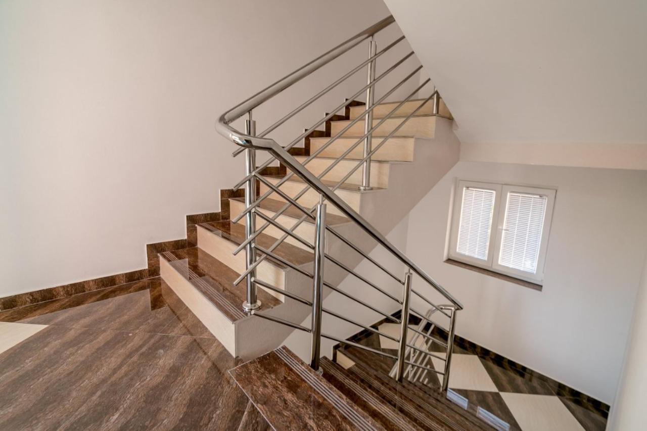 Apartmani Matej Котор Экстерьер фото